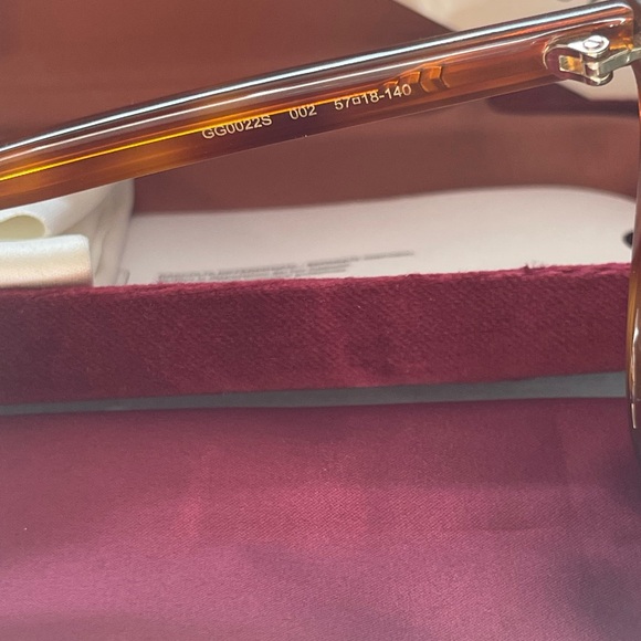 NWT Authentic GUCCI Sunglasses with all the original packaging & Organizer🧡 🧡 - Picture 10 of 12